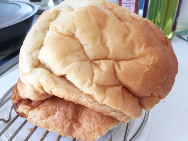 潰れる食パン